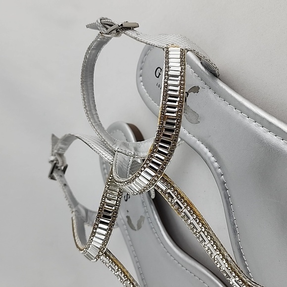 ⭐️3/ $30⭐️ GUESS Women's Flat Silver Bejeweled Rhinestones Thong Sandals Size 8M - Picture 11 of 15